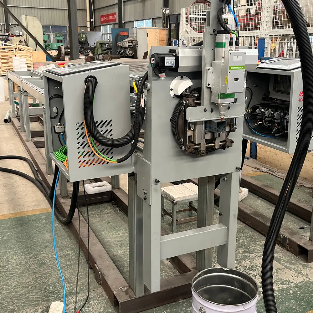 3KW Fiber Laser Tube Cutting Machine