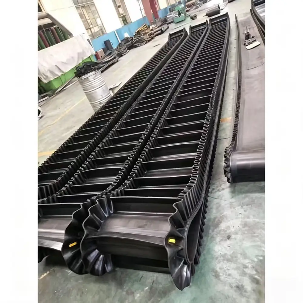 Industrial Sidewall Conveyor Belt With Transverse Cleats