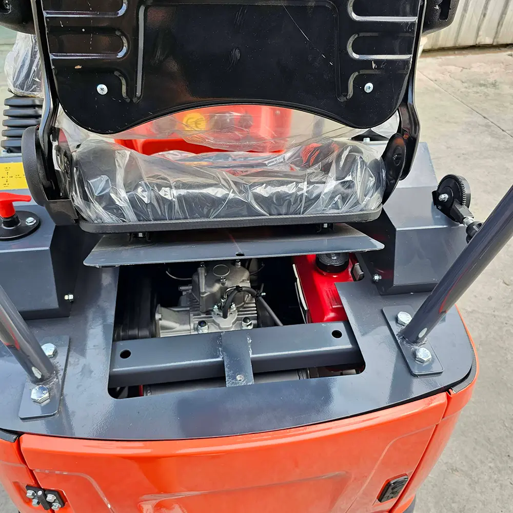 Compact Earthmoving Machine