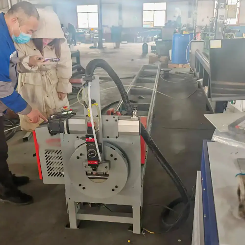 Round Pipe Fiber Laser Cutting Machine