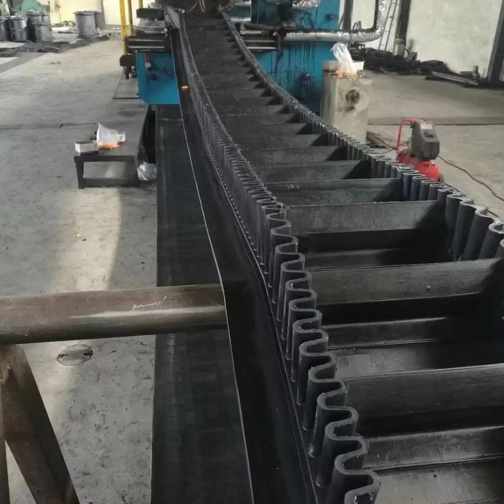 Corrugated Sidewall Conveyor Belting With Cleats