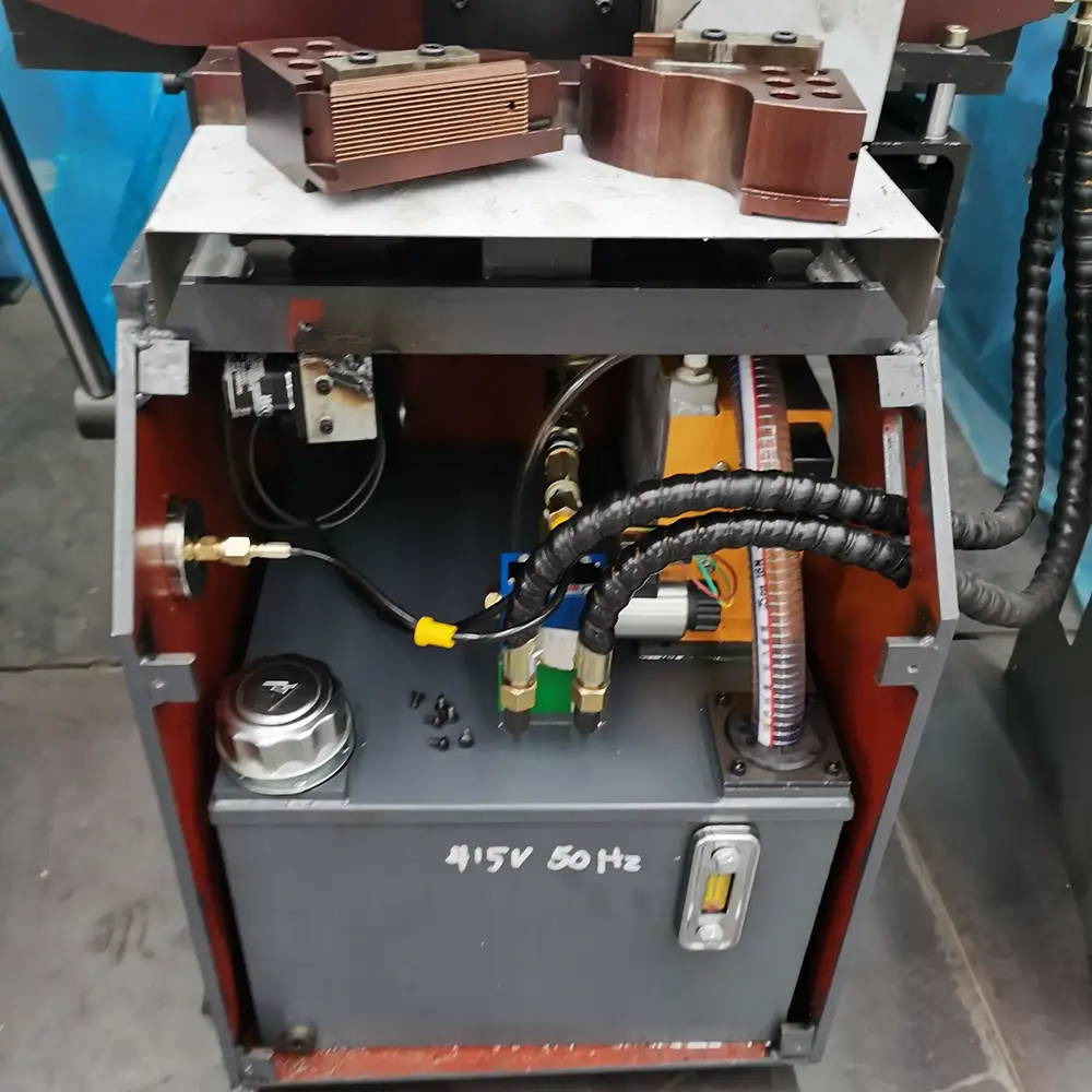 Hydraulic Pipe Threading Machine