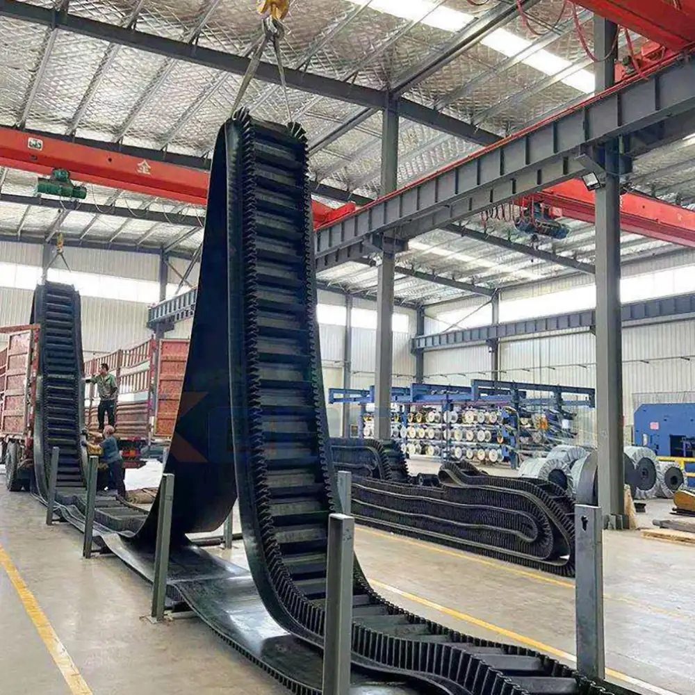 Vertical Wave Conveyor Belt With Transverse Cleats